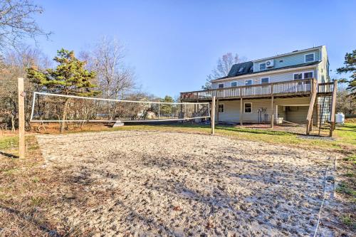 Lakefront Home with Deck, 7 Mi to Boulder Mountain! in Albrightsville, USA