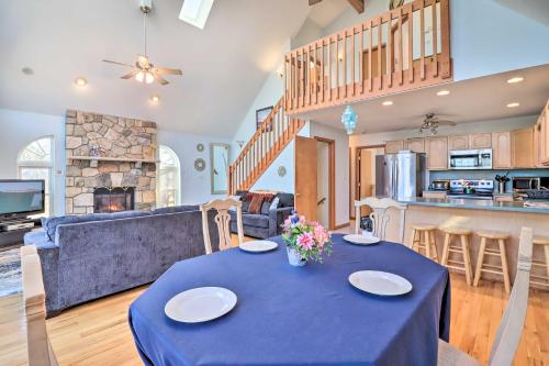 Lakefront Home with Deck, 7 Mi to Boulder Mountain! in Albrightsville, USA