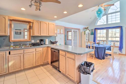 Lakefront Home with Deck, 7 Mi to Boulder Mountain! in Albrightsville, USA