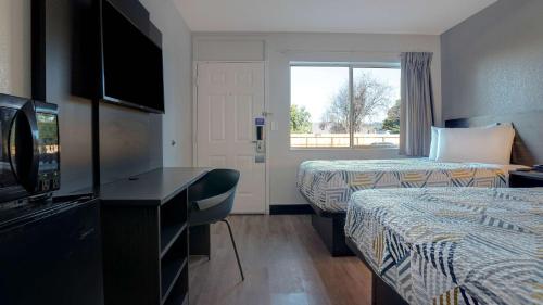 Motel 6-Arcata CA - Humboldt University - image 9