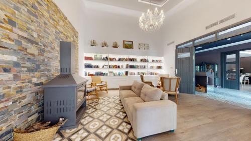 Bellevall hotel in Hondon De Las Nieves