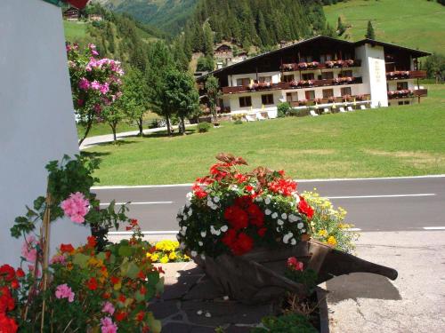 Gasthof Jagawirt - Gästehaus Alpina in St. Jakob in Defereggen