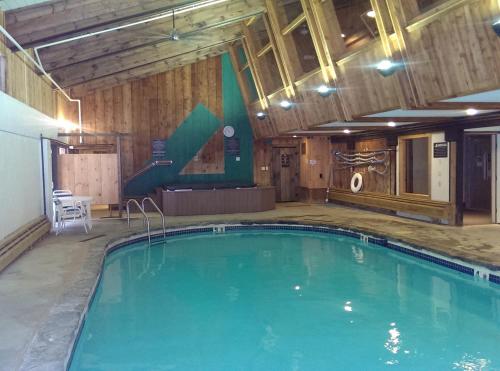 Swimming pool, Spacious vacation home near Mt Snow in Wilmington (VT)