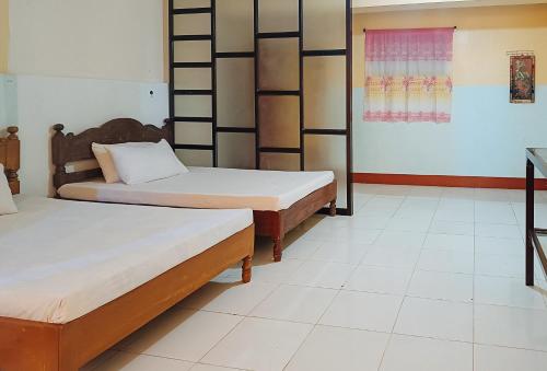 Bed, RedDoorz@Grand Valley Hotel Junction Luna Cagayan in Aparri