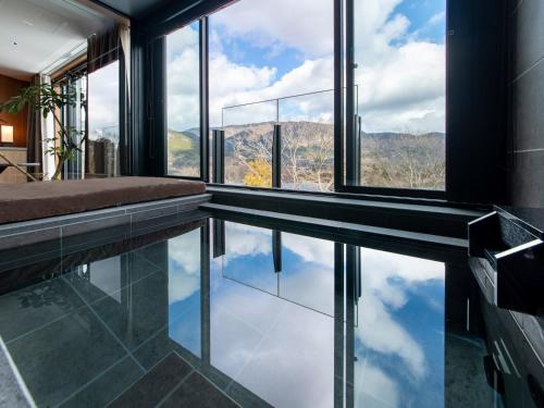 Comfort Premium Suite with Hot Spring Bath image 3
