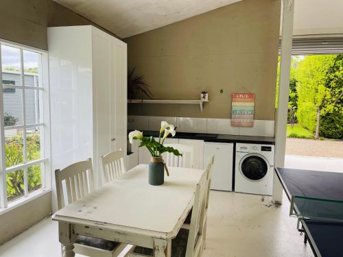 Farm Stay HARMONY Cottage at Wilindi Estate in Hastings / Tyabb