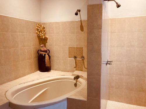 Deluxe Double Room with Bath image 1
