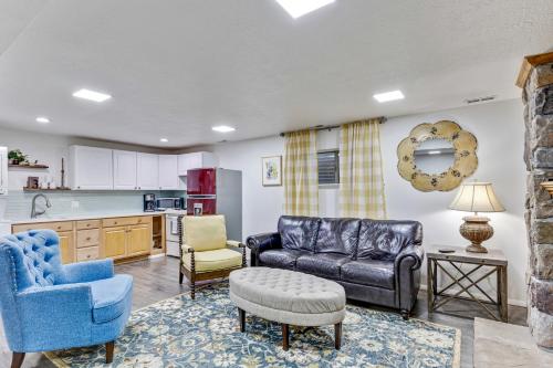 Heart of Orem Basement 3 bedroom Apartment w/ Waffles.