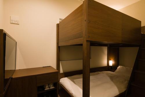 Single Room - Non-Smoking image 9