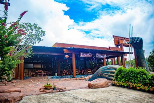 Restaurant, Saline Hotspring Resort near Emerald Pool (Sa Morakot)