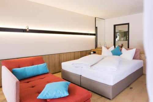 1 king bed, 1 sofa bed