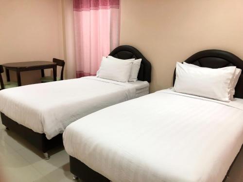 2 twin beds