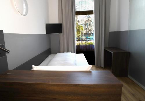 Hotel Apadana Frankfurt - image 9