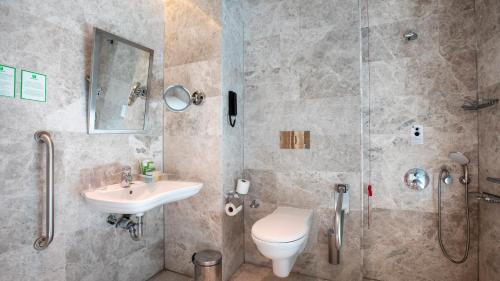 Double Room - Mobility Access with Roll-in Shower