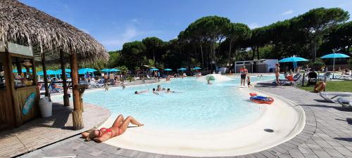 Úszómedence, Estivo Premium Deluxe mobile homes on Camping Malibu Beach in Pineta