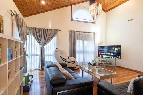 Magnificent Eltham House with stunning view in الثام