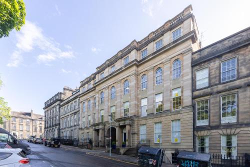 JOIVY Beautiful Penthouse with Terrace & Jacuzzi