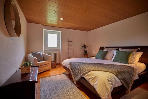 1 king bed, 1 twin bed