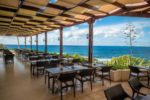 Restaurant, Cynthiana Beach Hotel in Paphos