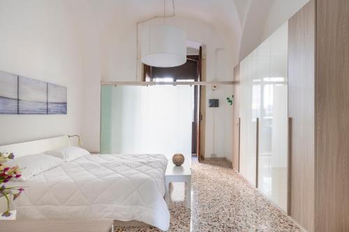 One-Bedroom Apartment image 7