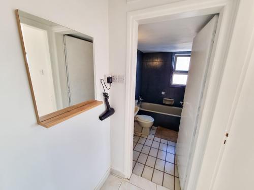 Baño, City View Rooms in Larnaca