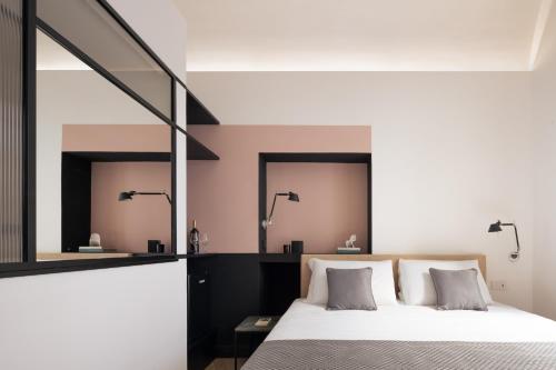 Double Room with Terrace image 5
