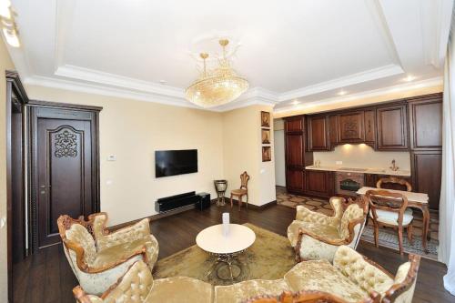 Luxury Old Town Apartment 2