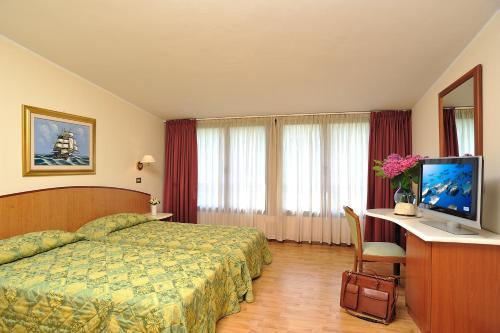 3 twin beds