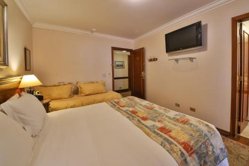 Superior Triple Room image 3