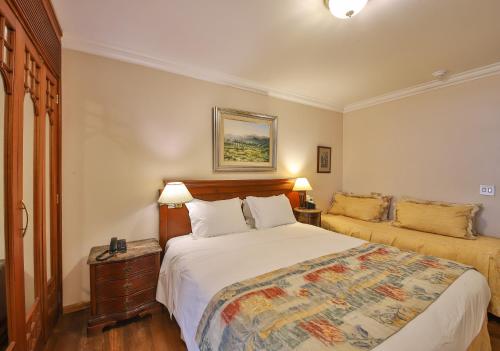 Superior Triple Room image 4