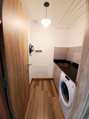 Three-Bedroom Apartment room in Amplio departamento con vista al lago