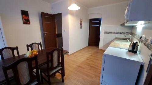 2 bedrooms, 4 beds