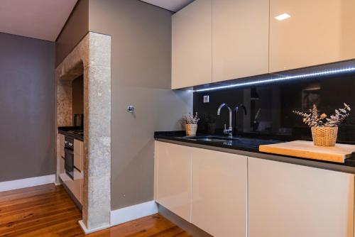 Charming & Cosy Apartment - image 14