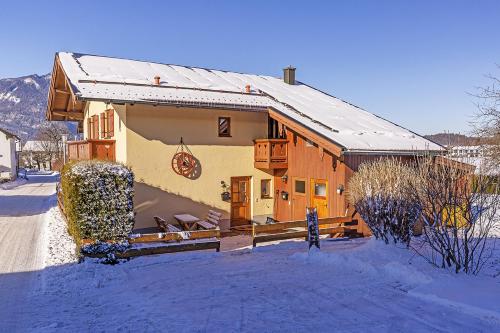 Chiemgauferienwohnungen - Wanderlust und Alpenrose - Apartment - Unterwössen