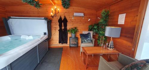 熱水浴缸, Cader en suite at Pen Y Coed Hall exclusive Luxury Hot Tub in 多爾蓋萊鎮中心