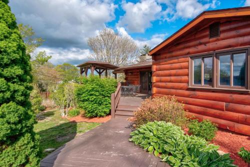 A Slopeside Getaway in Blowing Rock, USA
