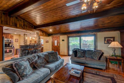 A Slopeside Getaway in Blowing Rock, USA