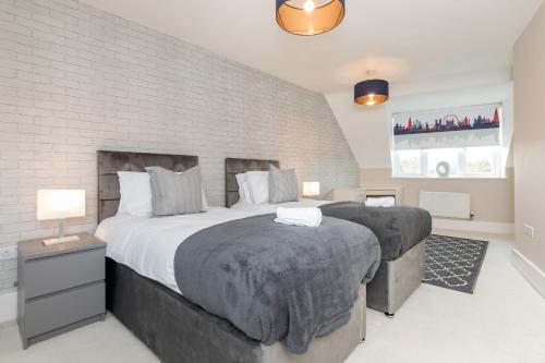 Heliodoor Apartments Milton Keynes Spacious 5 Bedroom House with Free Parking, Near M1 J14