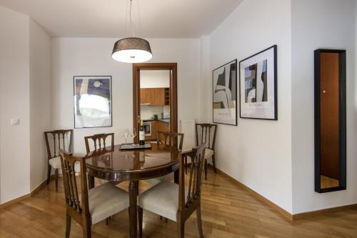 2 bedroom flat next to Acropolis - image 4