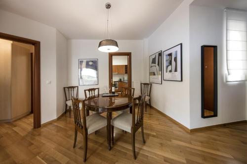 2 bedroom flat next to Acropolis - image 8