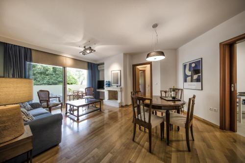 2 bedroom flat next to Acropolis - image 2