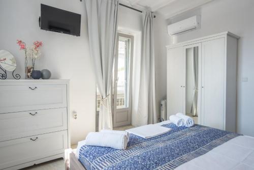 Villa Philoxenia · Gorgeous island villa with plunge pool & sea views - image 6