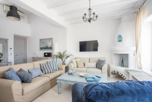 Villa Philoxenia · Gorgeous island villa with plunge pool & sea views - image 12