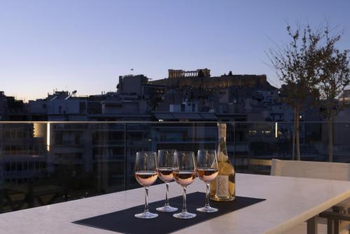 Über Lux 2 BR New Penthouse with Acropolis View, Atenas