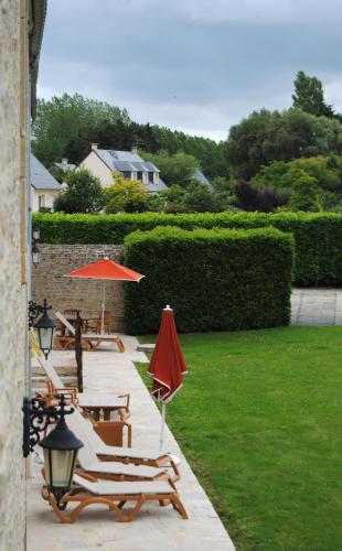 Зовнішній вигляд готелю, Manoir de Mathan - Appartement Prestige Résidentiel (Appartement Prestige Residentiel 3 chambres 3 salles de bain au Manoir de Mathan a Crepon 5 mn d'Arr) in Крепон