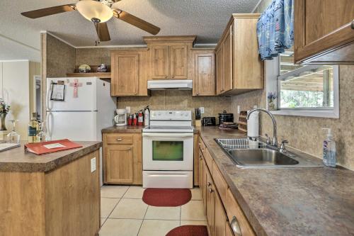 Keaton Beach Escape w/ Hot Tub < 2 Mi to Shore in Perry (Florida)