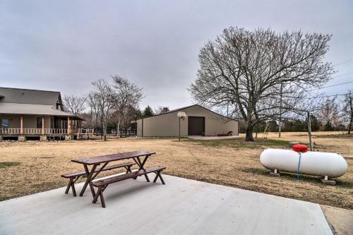 Henderson Home with Patio 1 Mi to Norfork Lake