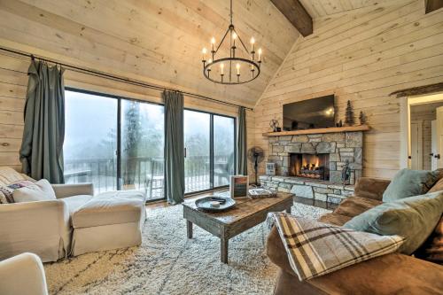 Mountain-View Cabin Near Ski Sapphire Valley! in Cashiers, USA