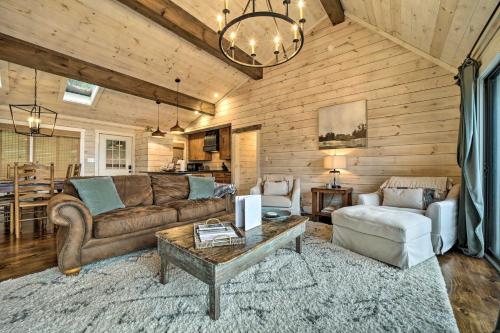 Mountain-View Cabin Near Ski Sapphire Valley! in Cashiers, USA