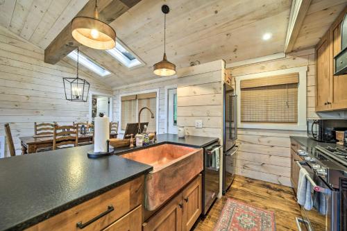 Mountain-View Cabin Near Ski Sapphire Valley! in Cashiers, USA